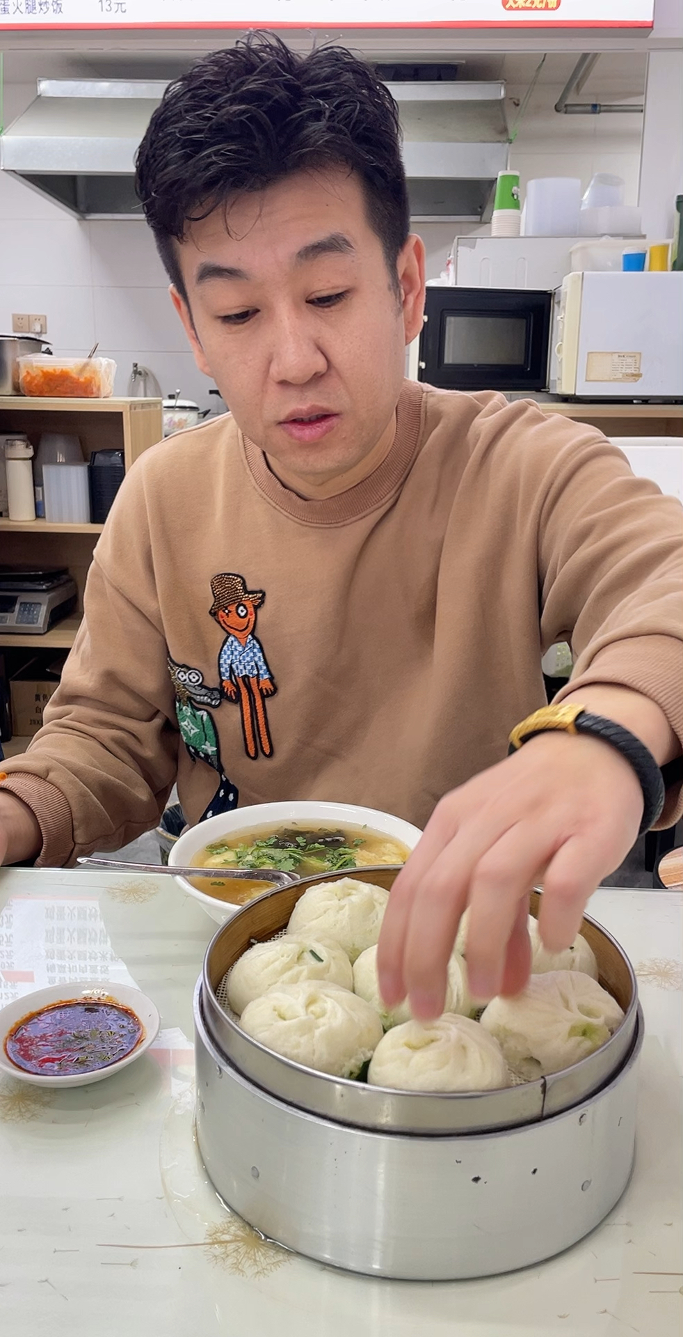 韭菜鸡蛋包子蛋花汤