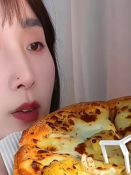 爆浆榴莲椰椰和德克萨斯披萨吼吼吃~