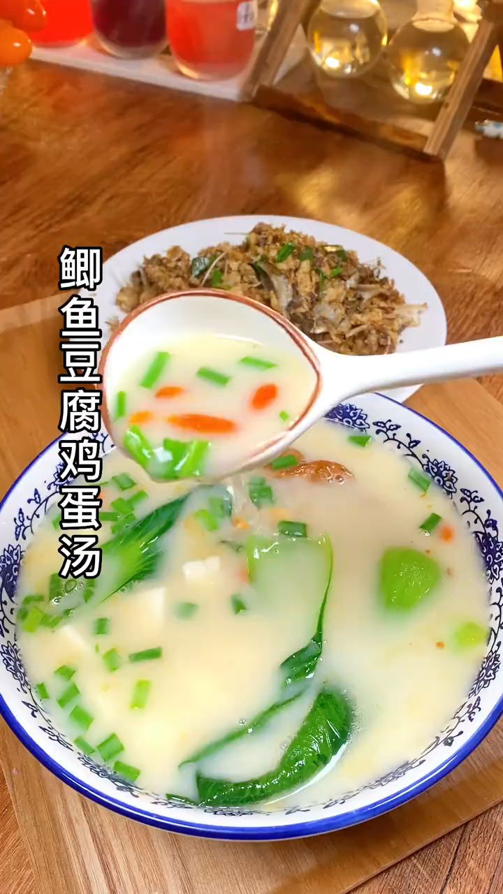 鲫鱼豆腐鸡蛋汤