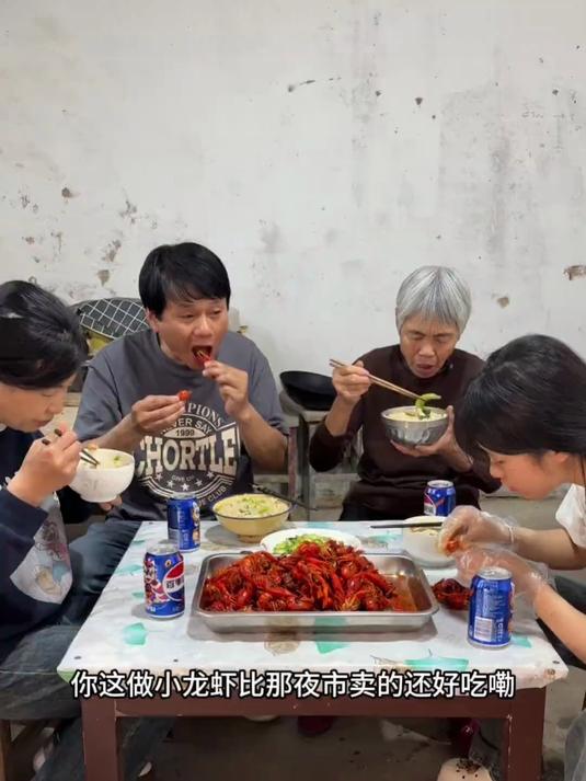 又到吃小龙虾的季节了,做上一道麻辣小龙虾 再配上一碗手擀面