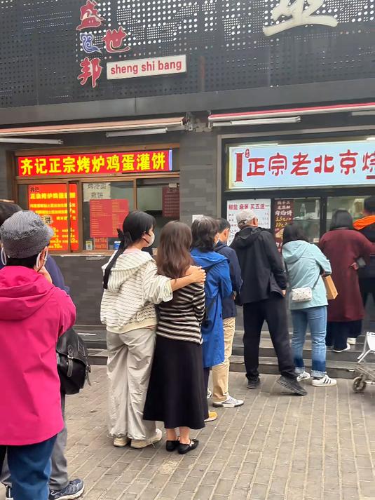 在北京如何经营好一家?烧饼店第一最重要的是口味酒香不怕巷子深,只要做得好吃,在哪里生意都不