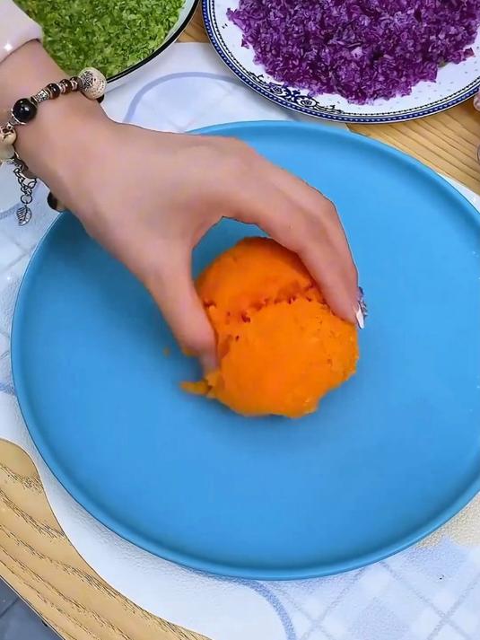 厨房黑科技!沥水袋子一键挤干,菜馅挤水器成饺子达人必备