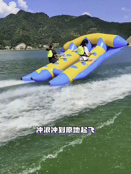 初夏冲浪冲到原地起飞是什么感觉？飞鱼船直接变身阿拉伯飞毯，像风筝一样带你在半空中御风飞行#