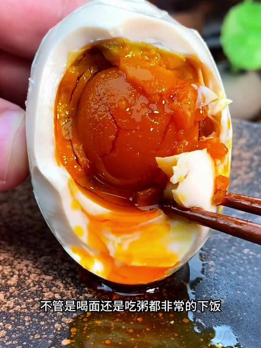 红树林滩涂的海鸭,下的蛋烤完,蛋黄沙软全是油