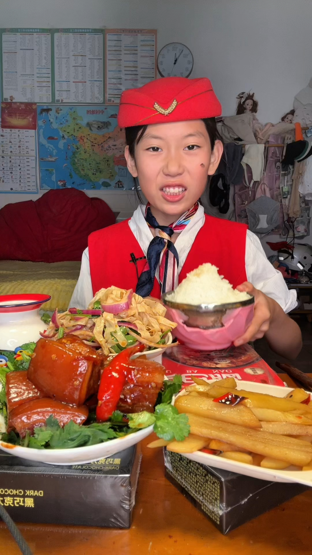 儿媳妇做的红烧肉肉,辣豆皮,土豆丝,米饭非常好吃