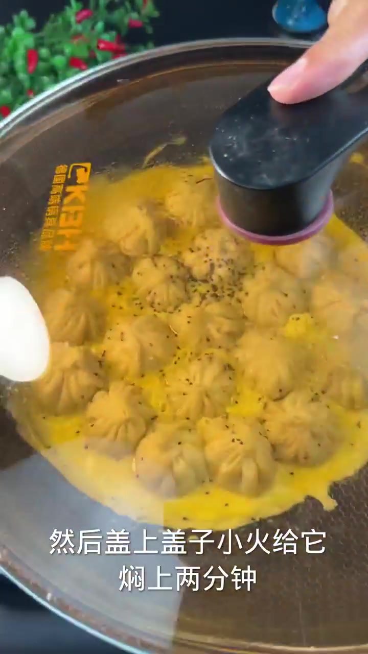 这个不用活面的水煎包,皮薄馅多,做法还简单!