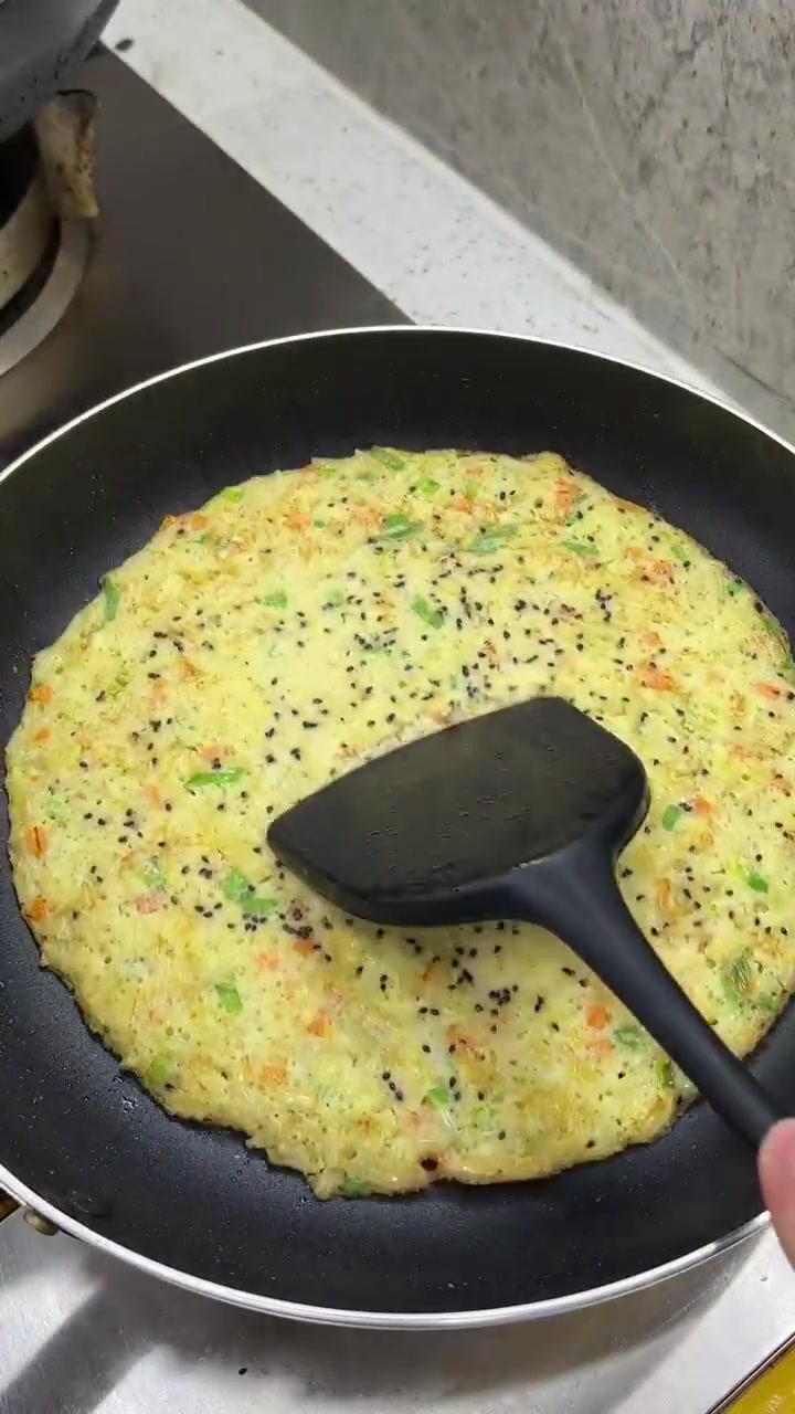 早餐不知道吃什么就来试试这个金针菇煎饼吧,松松软软!