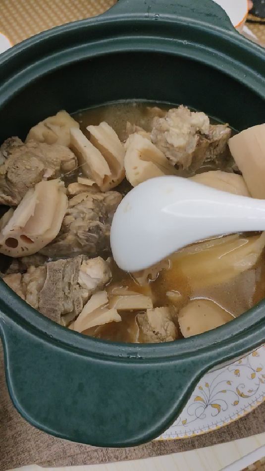 分享家常菜炒红薯根,肉炒红苔菜,大骨头炖藕最最最鲜美!