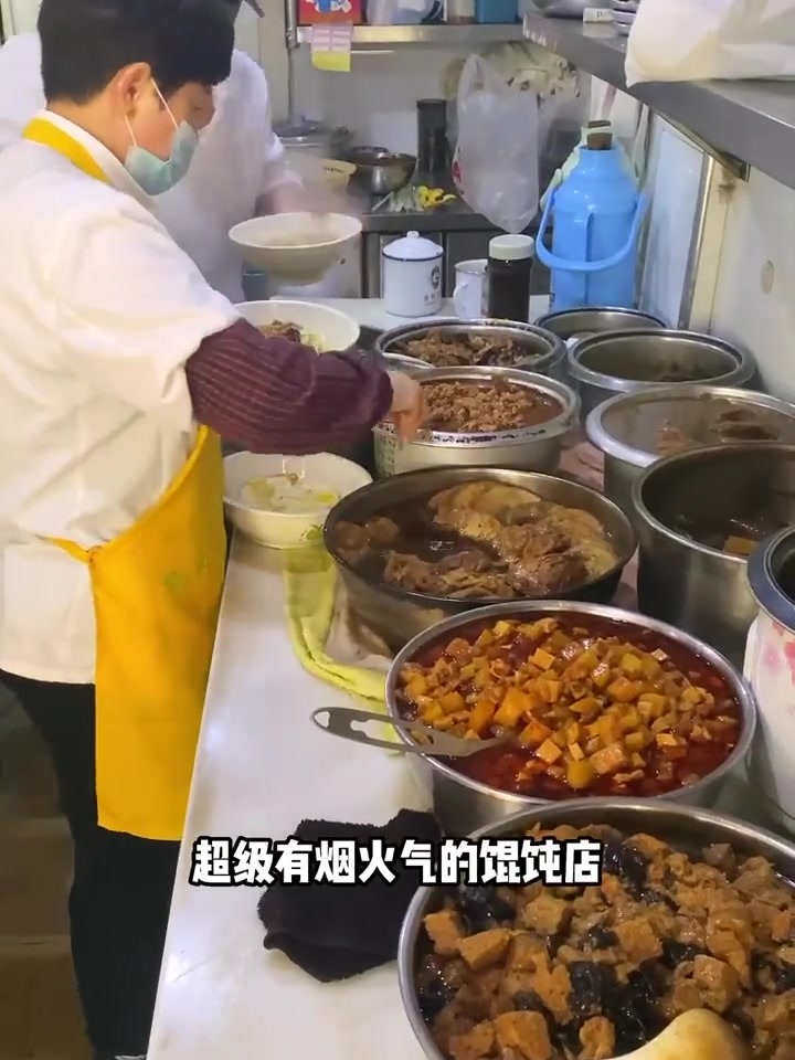 弄堂口即将消失的古早味40年传奇大馅馄饨王！