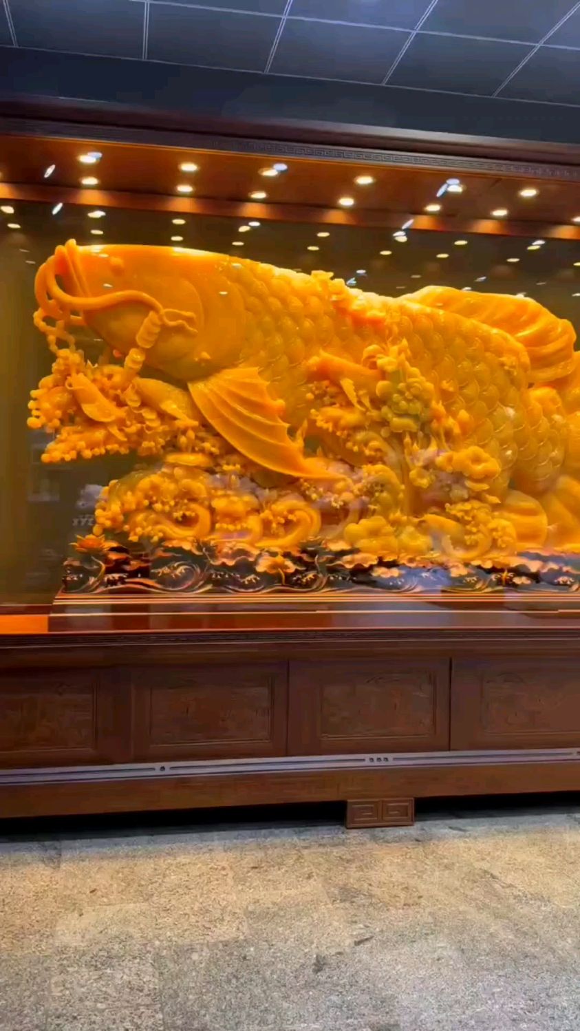 玛瑙料金龙鱼摆件