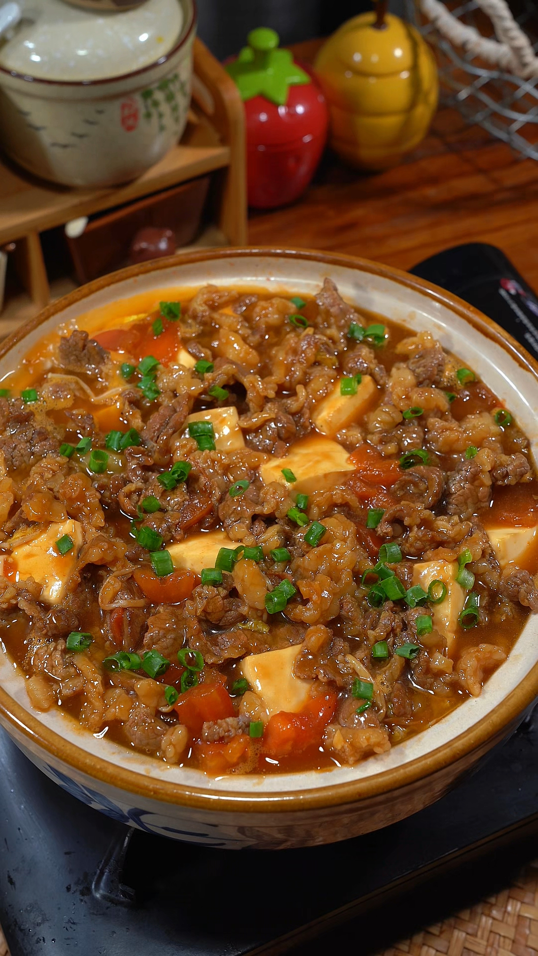 番茄嫩豆腐牛肉煲,做法简单,鲜香美味又下饭