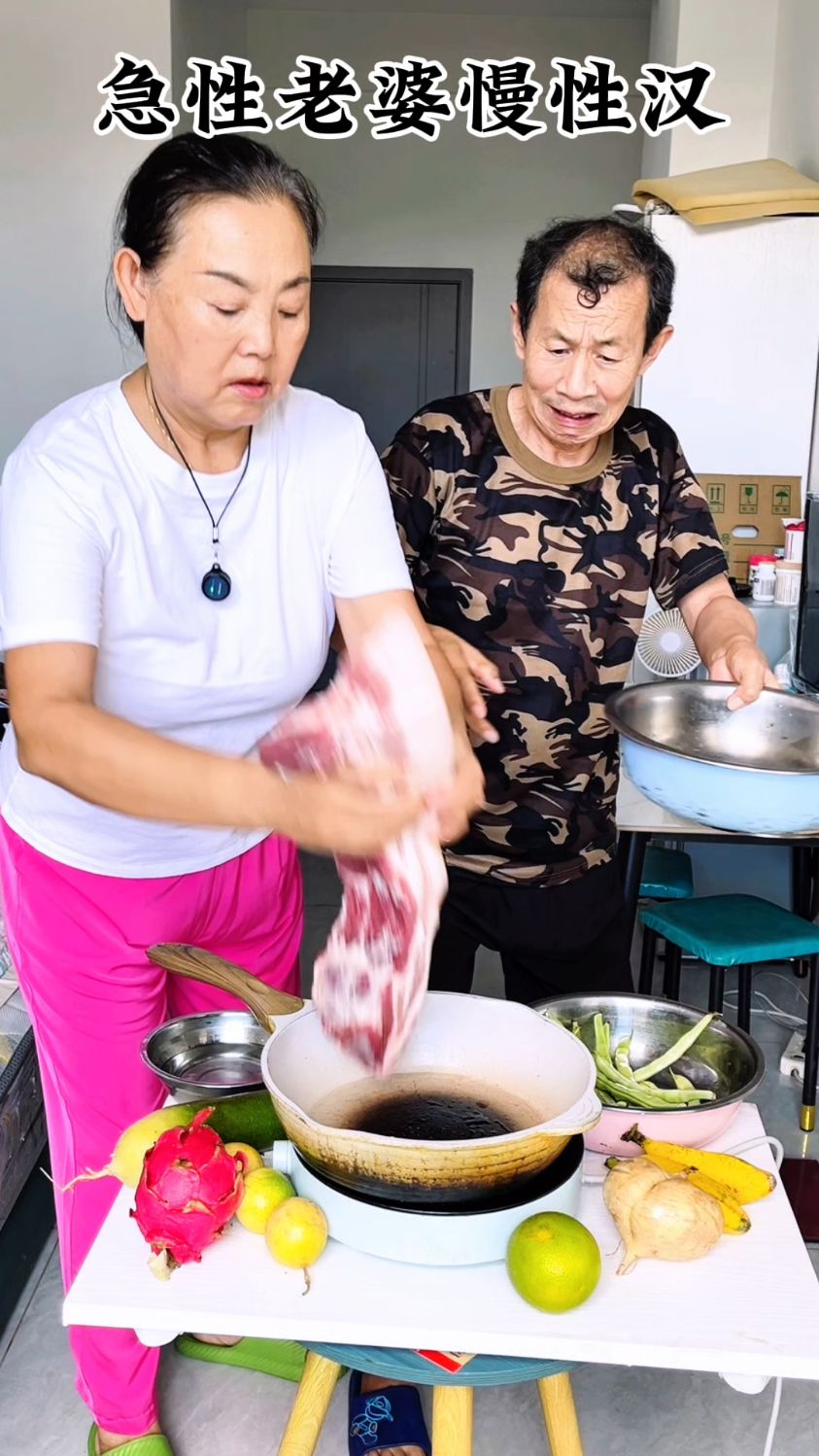 搞笑视频,急性子老婆做饭的速度真快呀!