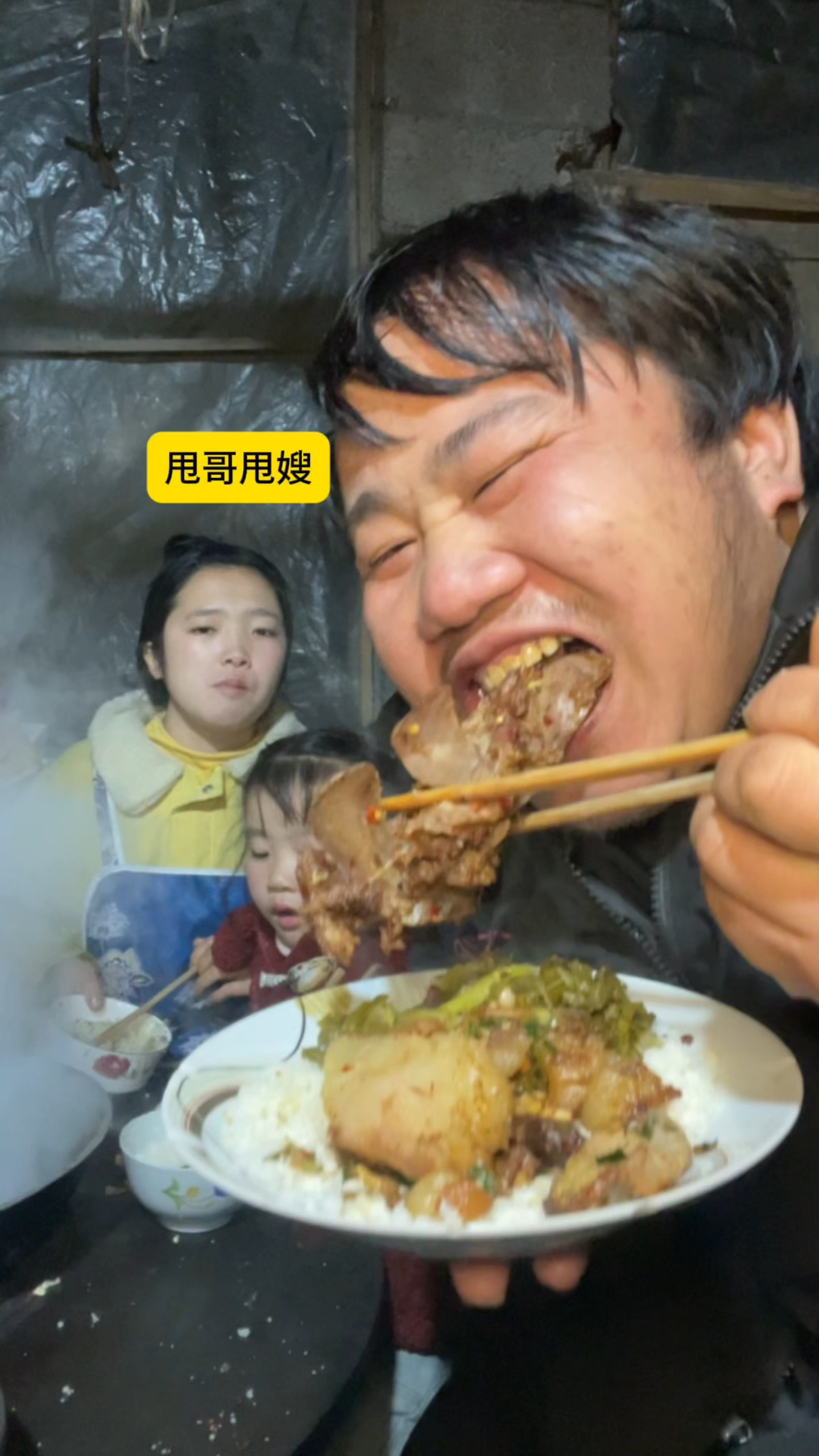 完蛋了我家腊肉发霉了,早知道早点挂在楼上去