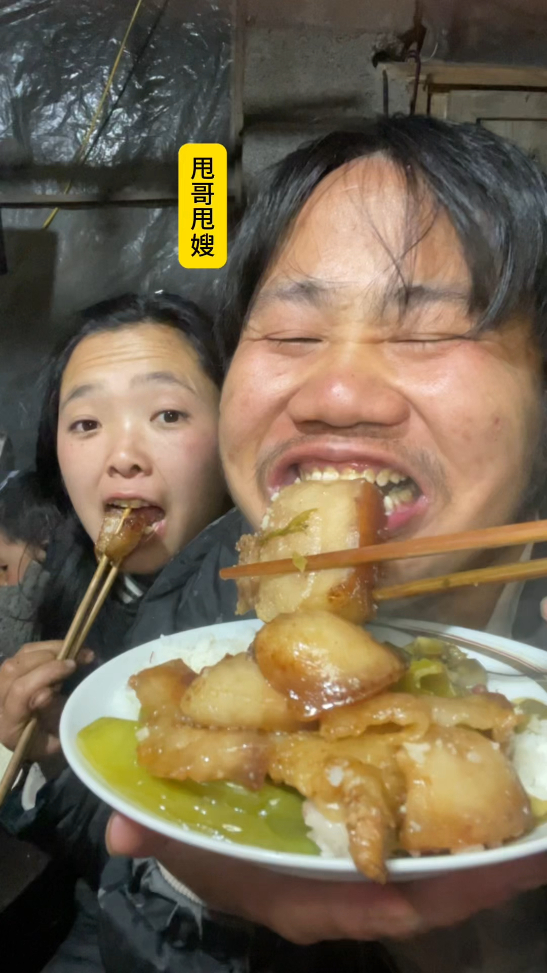 我女儿说我吃肉太凶了,今天又給我老婆做坨坨肉吃
