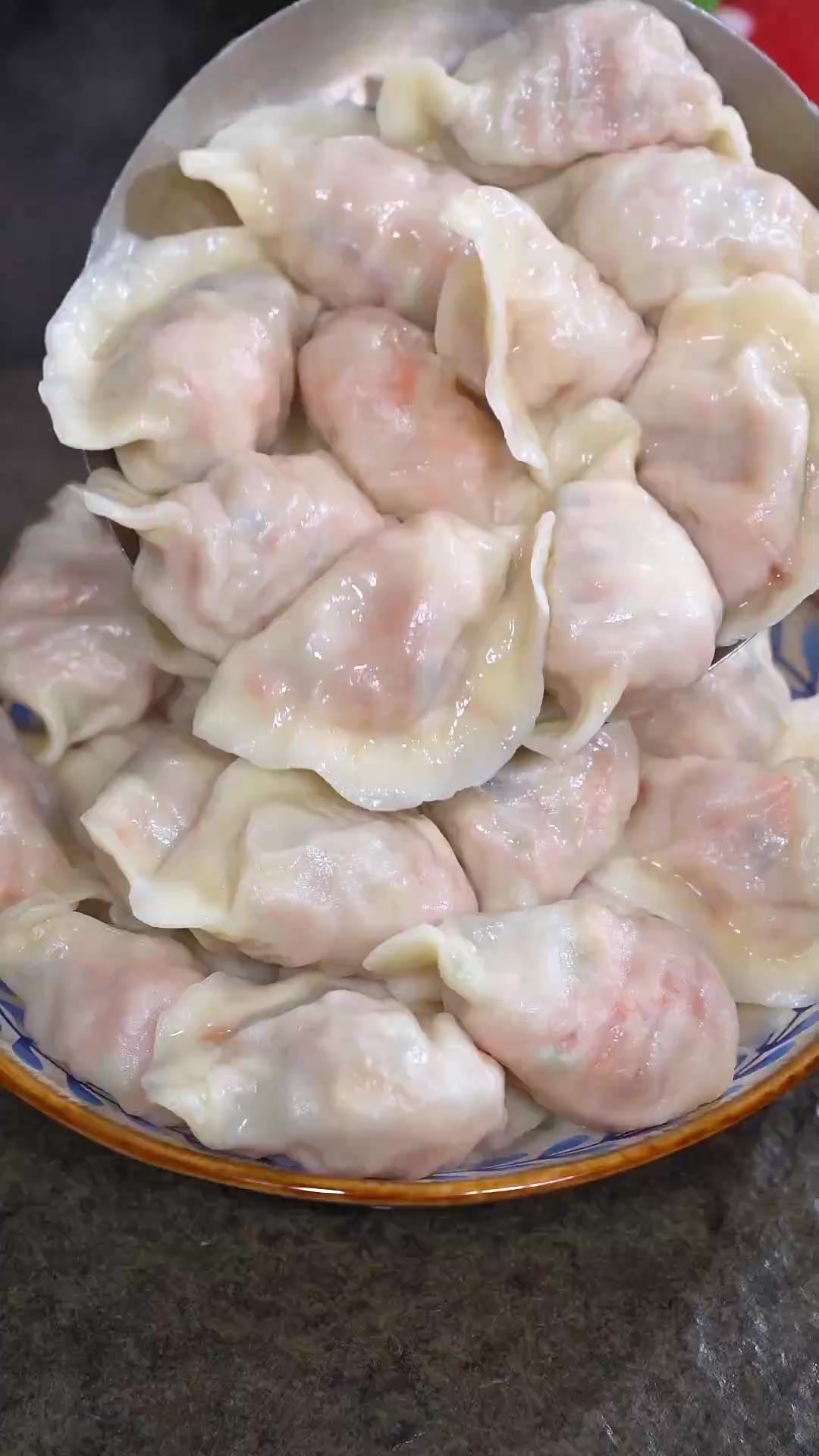 胡萝卜鸡蛋粉条馅的饺子，你一定试试，简单好吃还营养丰富
