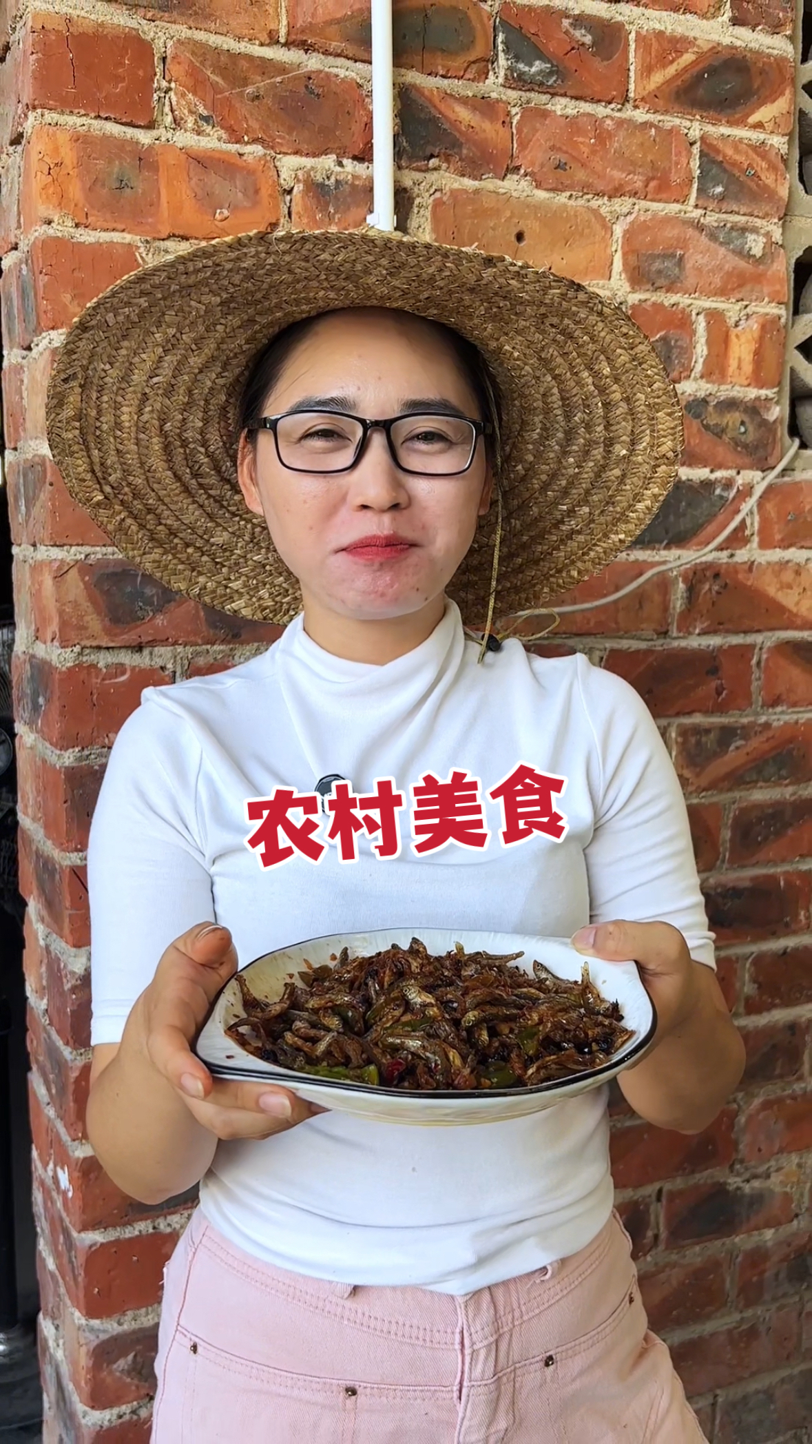 农村这种小鱼仔，炒辣椒太好吃了！