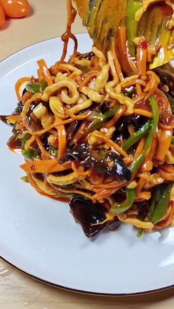 鱼香肉丝的家庭做法！
