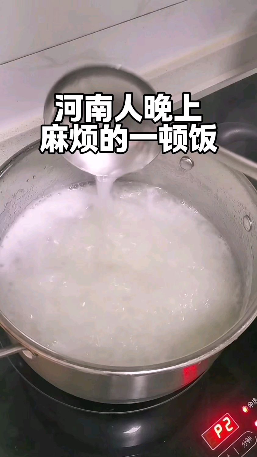 五花肉炒黄豆芽辣椒圈,小白菜炒嫩豆腐,还有大米汤,味道好极了