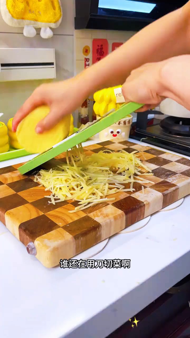 切菜不费力，还不伤手有了它秒变大厨，厨房好帮手#多功能切菜器