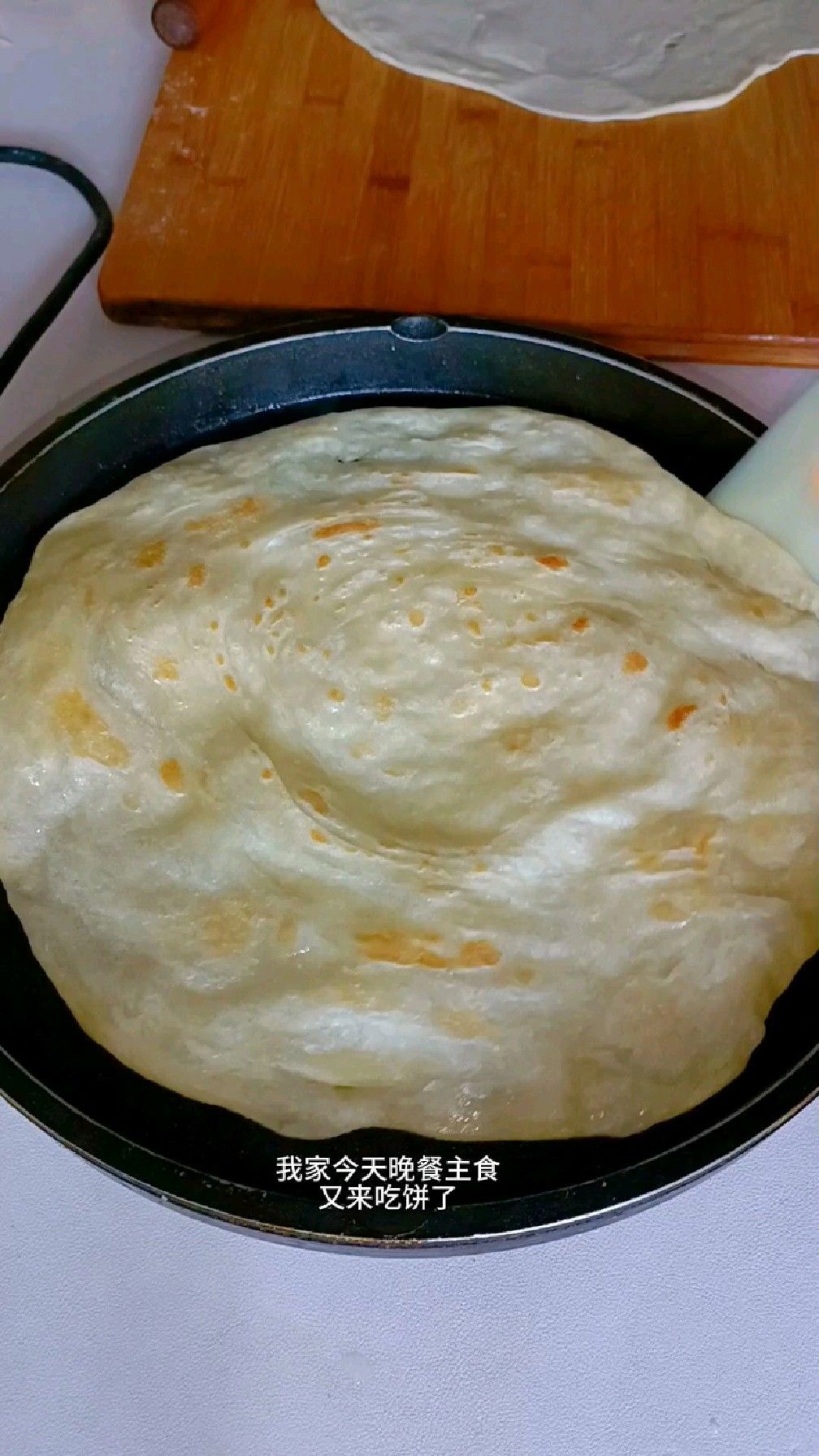一斤面七两水,做柔软筋道又多层的油饼,卷肉卷菜都好吃