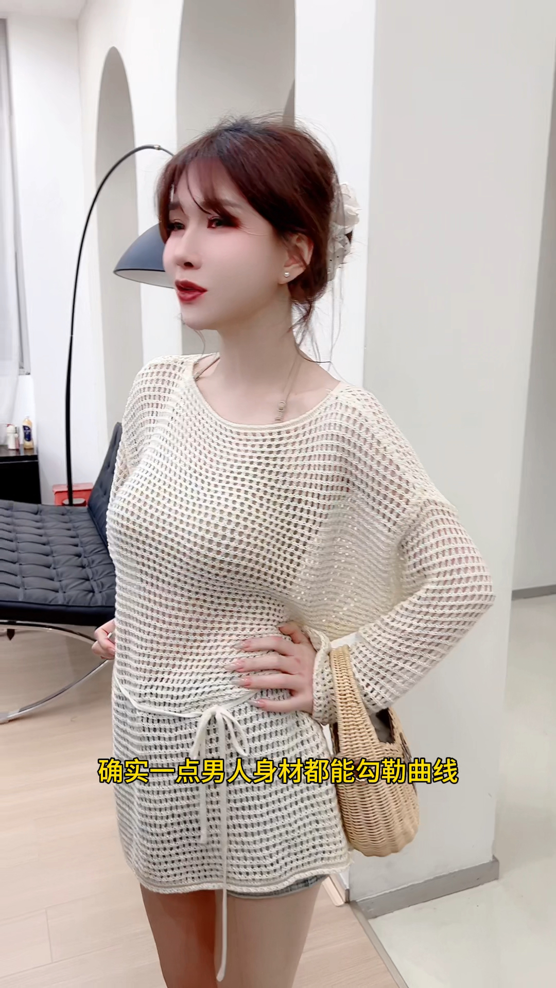 女生夏天穿白透贴的衣服一定要有的无痕粉底液内衣 隐形无痕有型