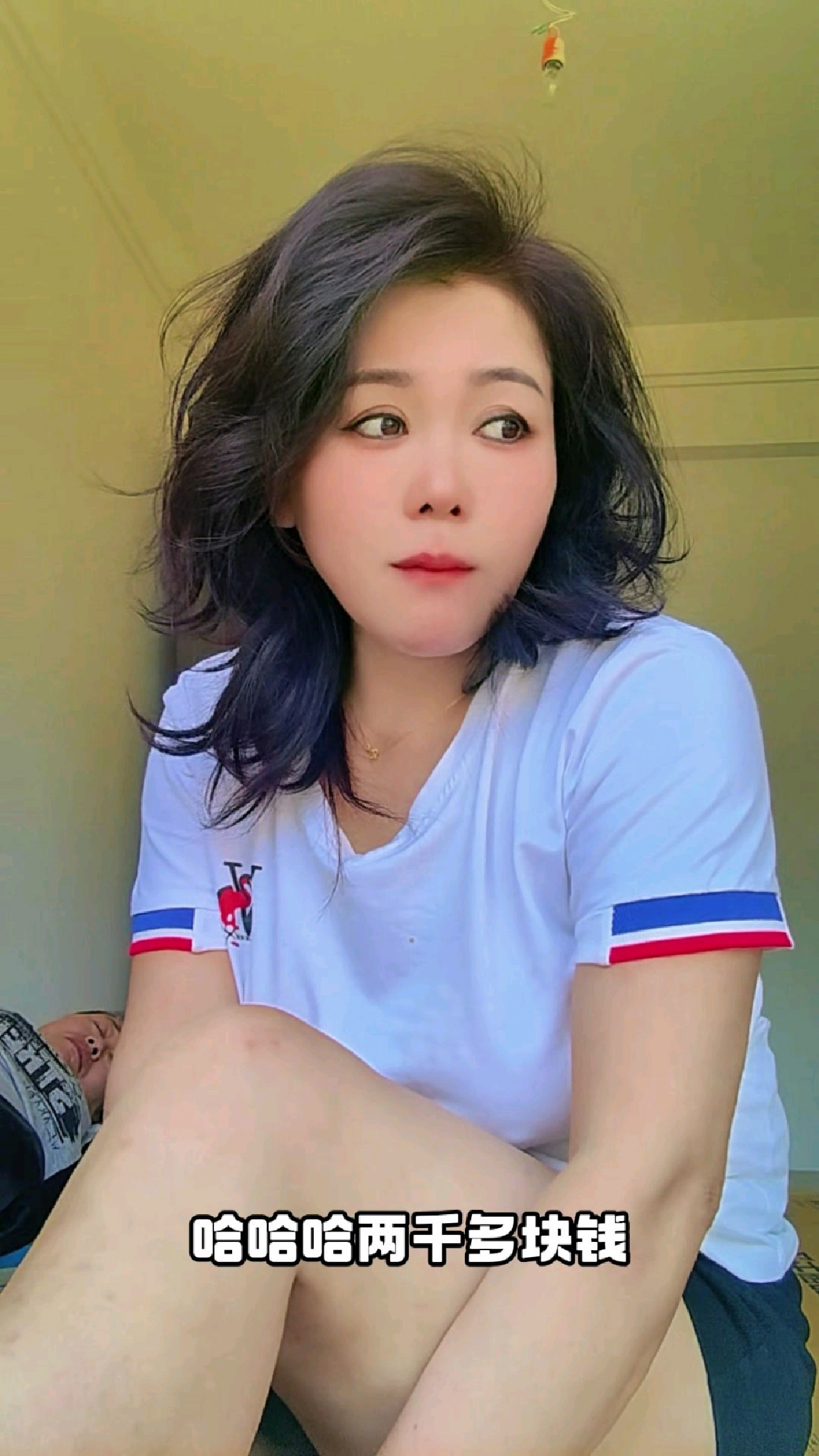 我想买个胸罩 至于那么小气不给我买吗 搞笑视频