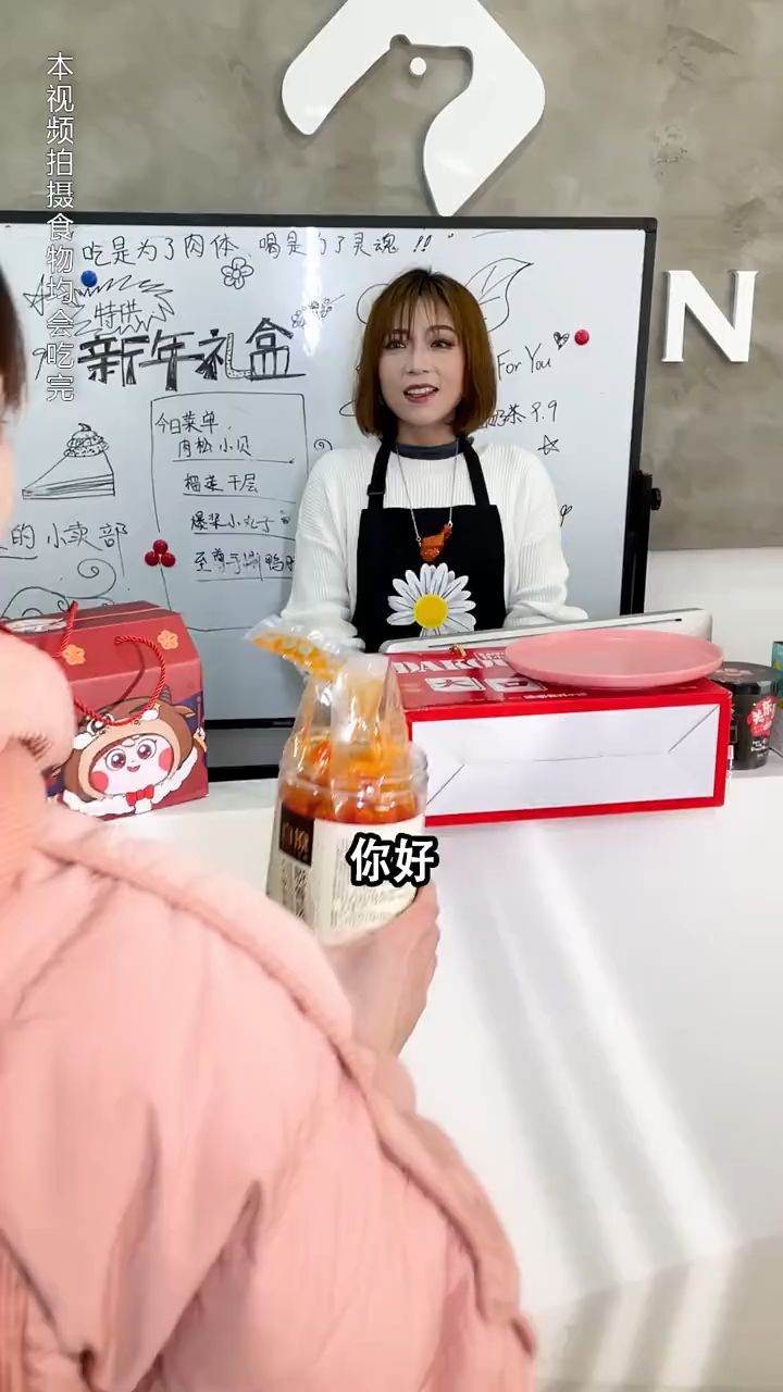 可当零食可当凉菜的鸡爪。我可真是个算账小天才。