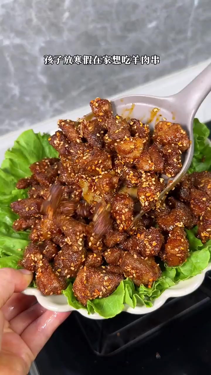 这样做的羊肉串，干净卫生，孩子说比买的还好吃！