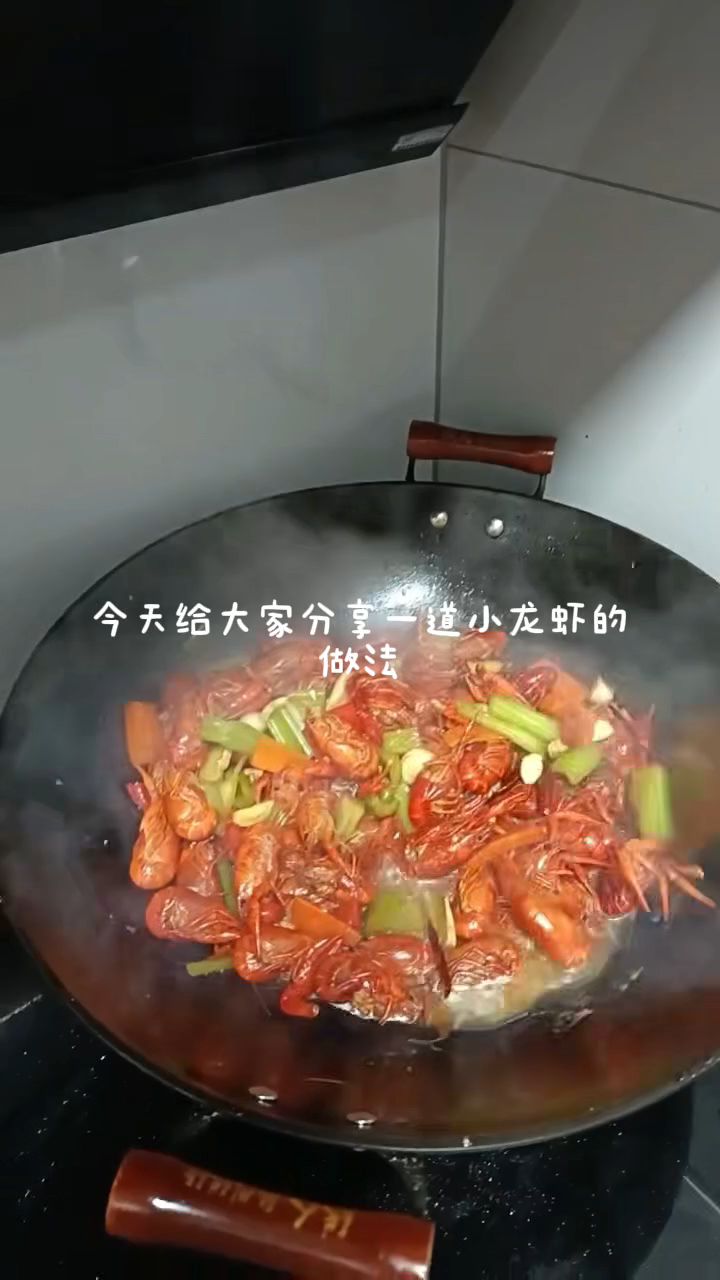 闷煮小龙虾的过程