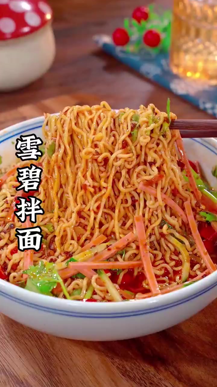 这样做的泡面酸辣过瘾真的太好吃了！