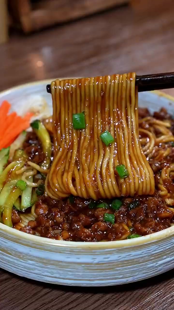 家庭版炸酱面怎么做才好吃?今天我来教你!