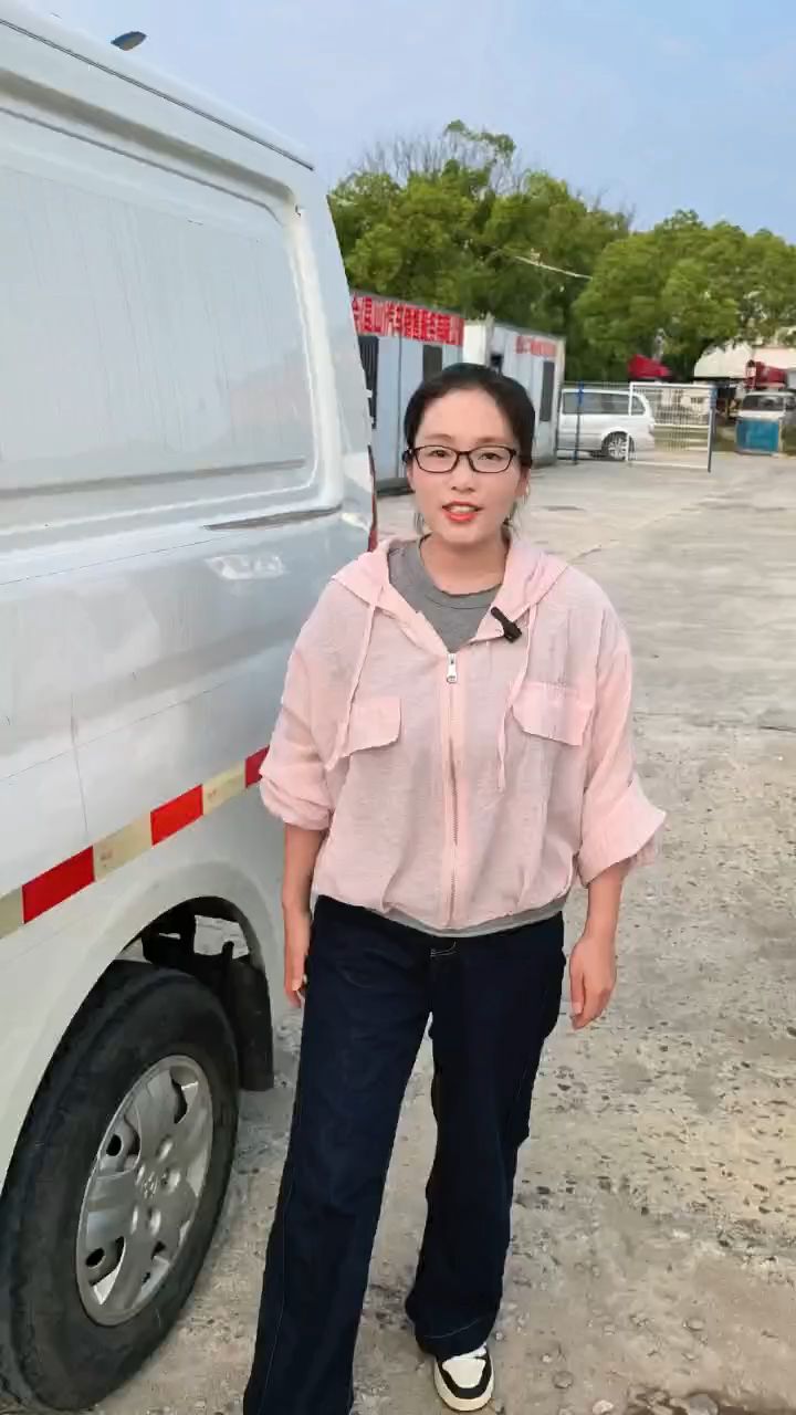 二手箱式电动面包车 23年长安EM80,就跑了29000公里，宁德时代电池