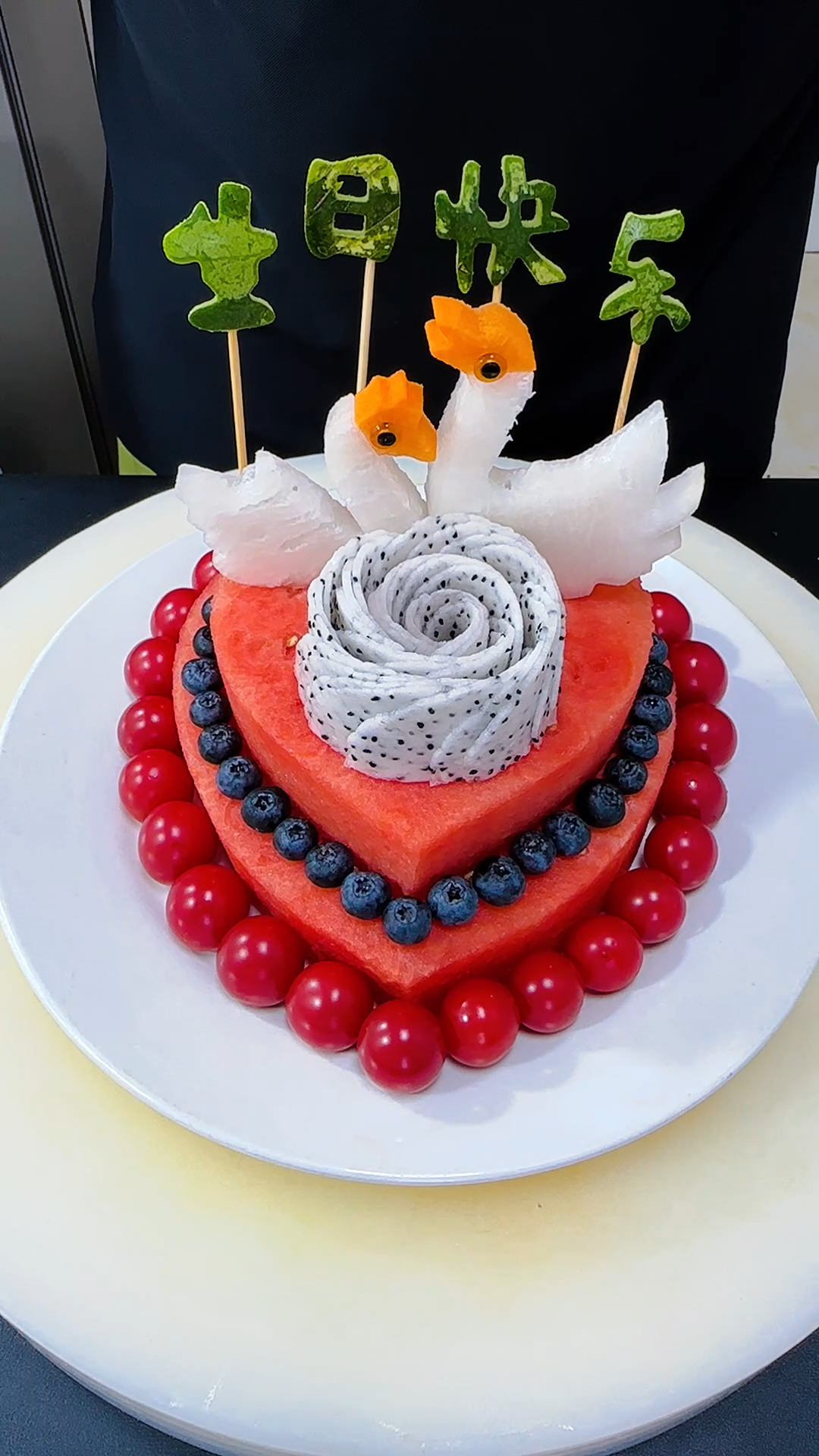 五毛一斤的西瓜,简单几步做个水果蛋糕