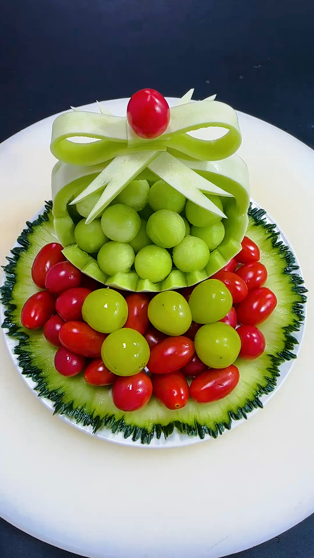 中秋节快到了,家里来客人做个简单又有创意的果盘吧