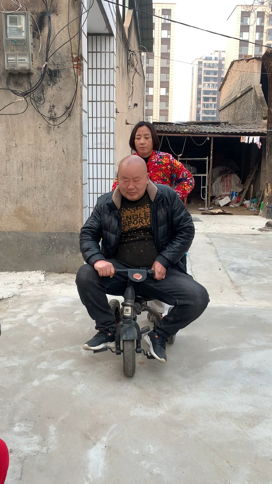 家人们,你们说他吃面条会拉肚子吗?