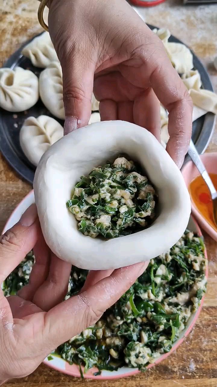 简单两步就能包出一个漂亮的饺子花型