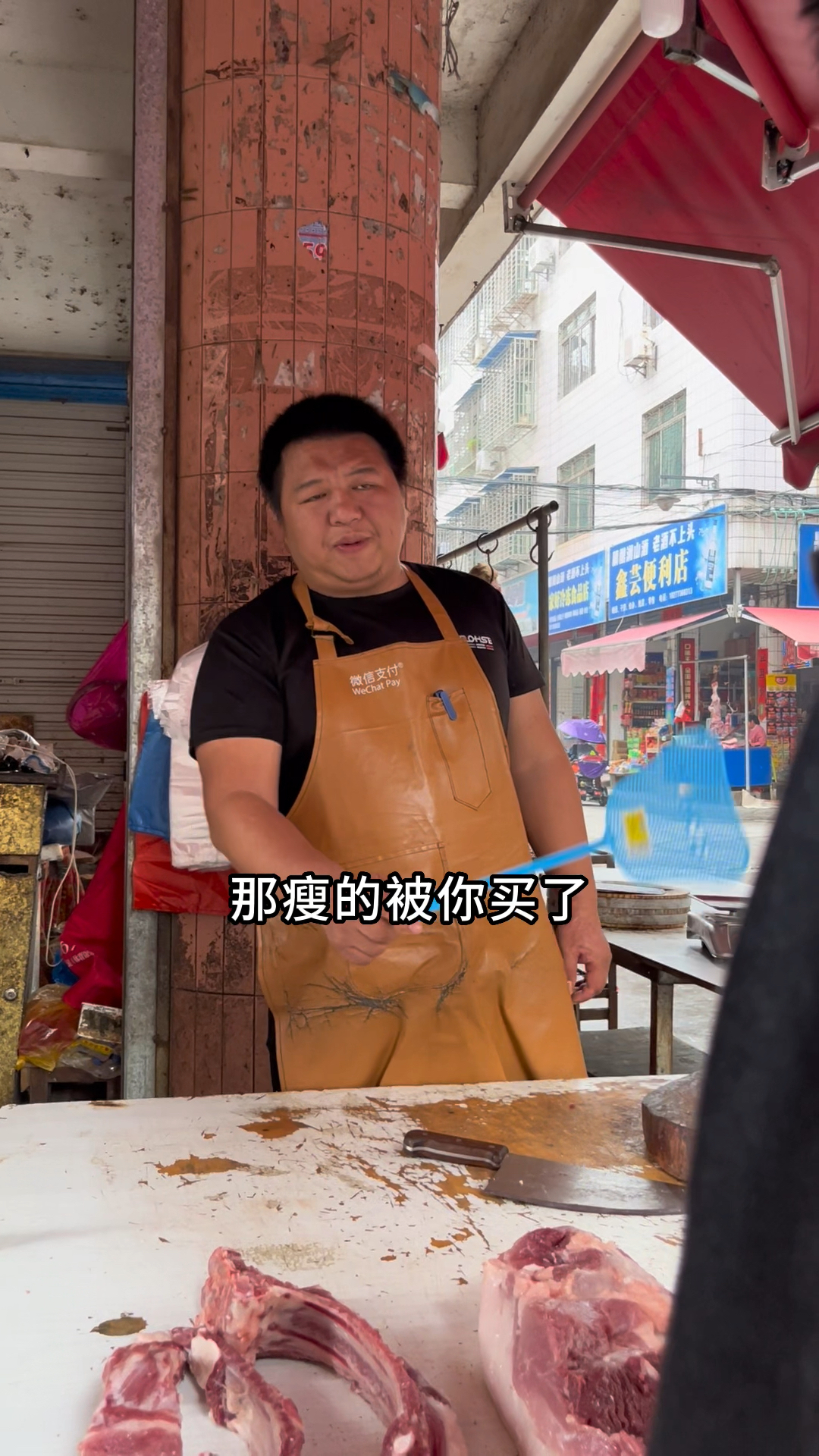 这样子卖猪肉，摊位估计也顶不了多久。