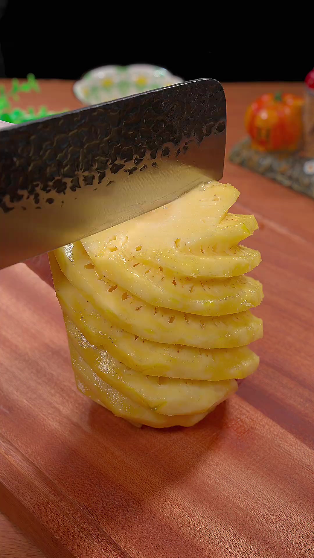 用鸡胸肉做的菠萝咕咾肉,全家人都爱吃,年夜饭上你也做起来吧～