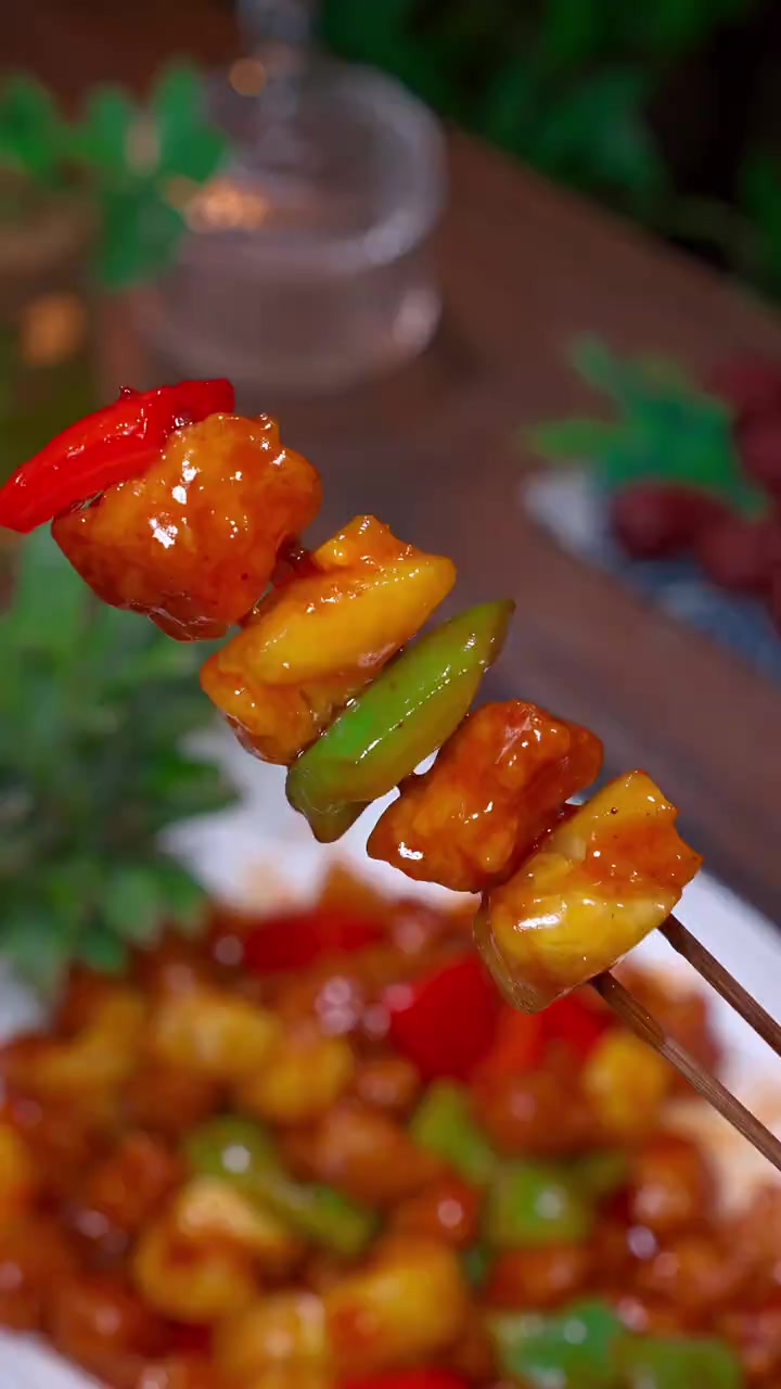 以后菠萝买回家不要直接吃了，你就像我这样做到菠萝咕噜肉。酸甜