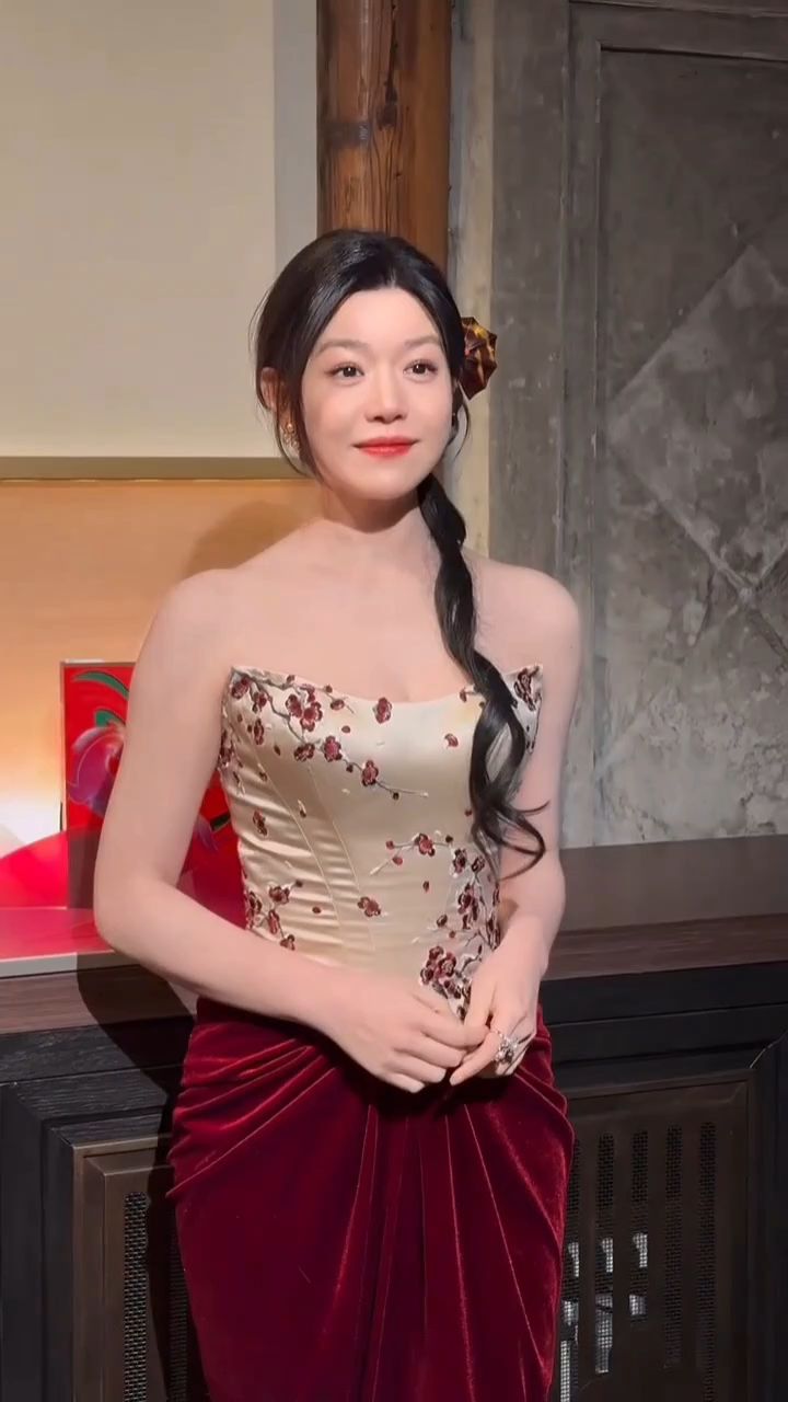 陈妍希LAMER晚宴造型太美了,网友喊话造型师出来领鸡腿