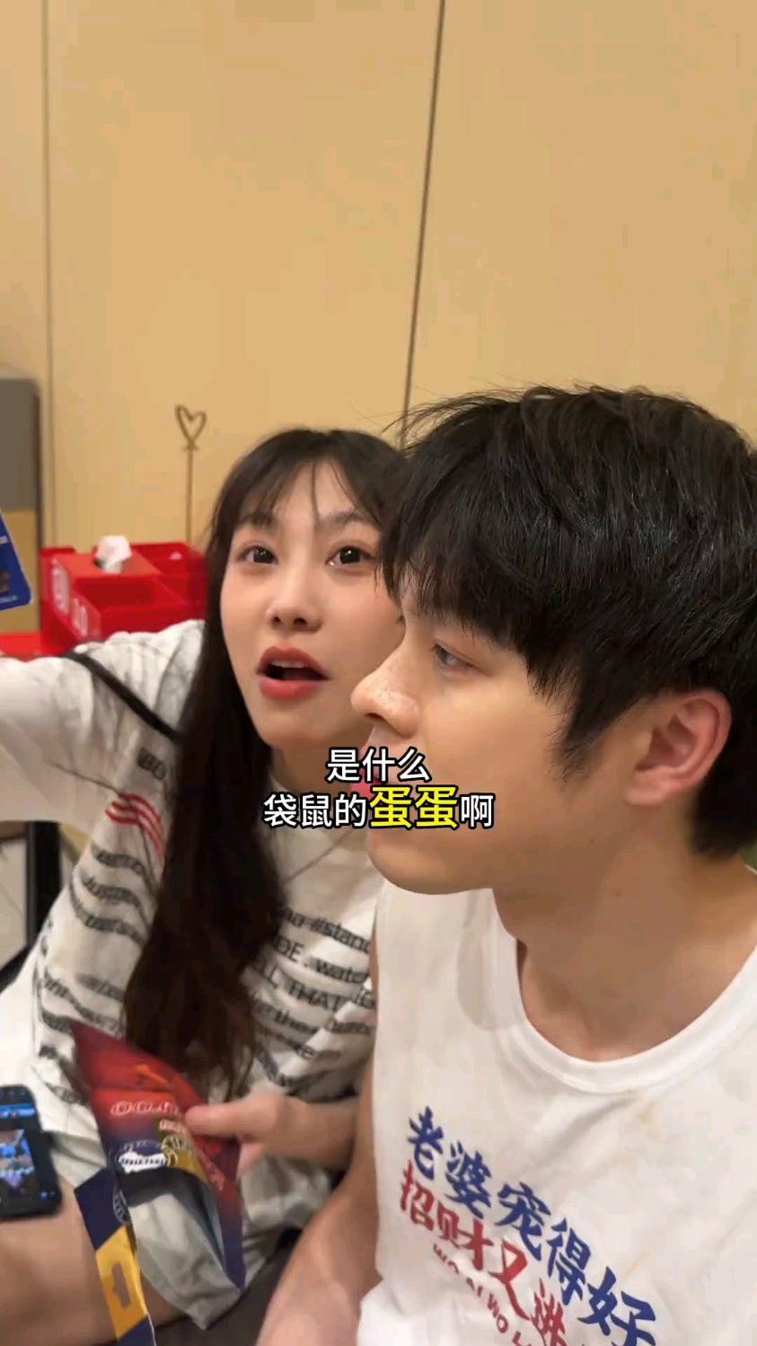 全网最能吃的情侣和他们吃海底捞之前得先买一堆面包烧烤