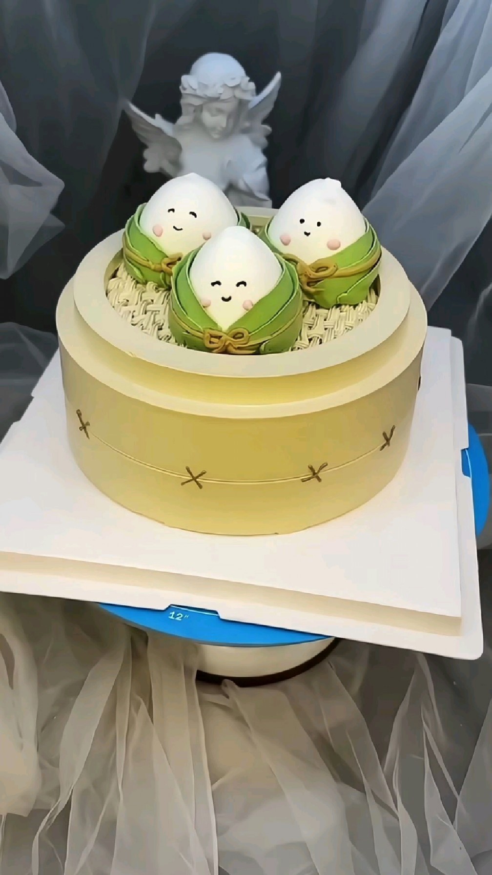 端午节快到了，大师傅做了一个粽子蛋糕！