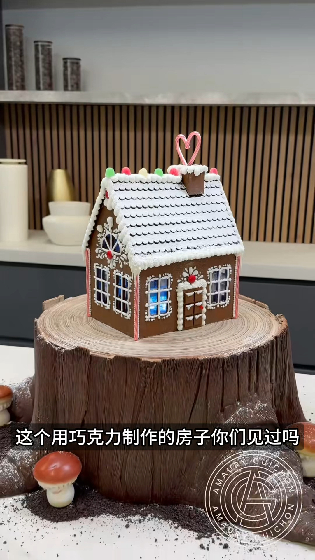 国外男子竟然用巧克力制作房子