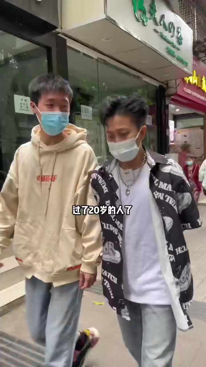 耗儿鱼就是要喊他不切整条煮火锅啃起才安逸！