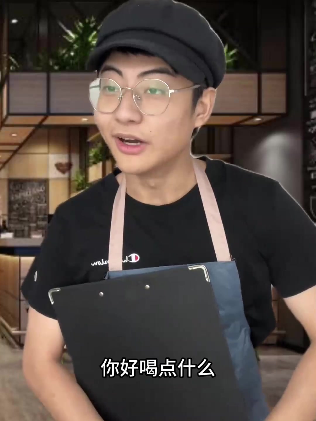 2小时怒喝6大杯奶茶，精神小伙在奶茶店疯狂打卡，这操作太绝了！