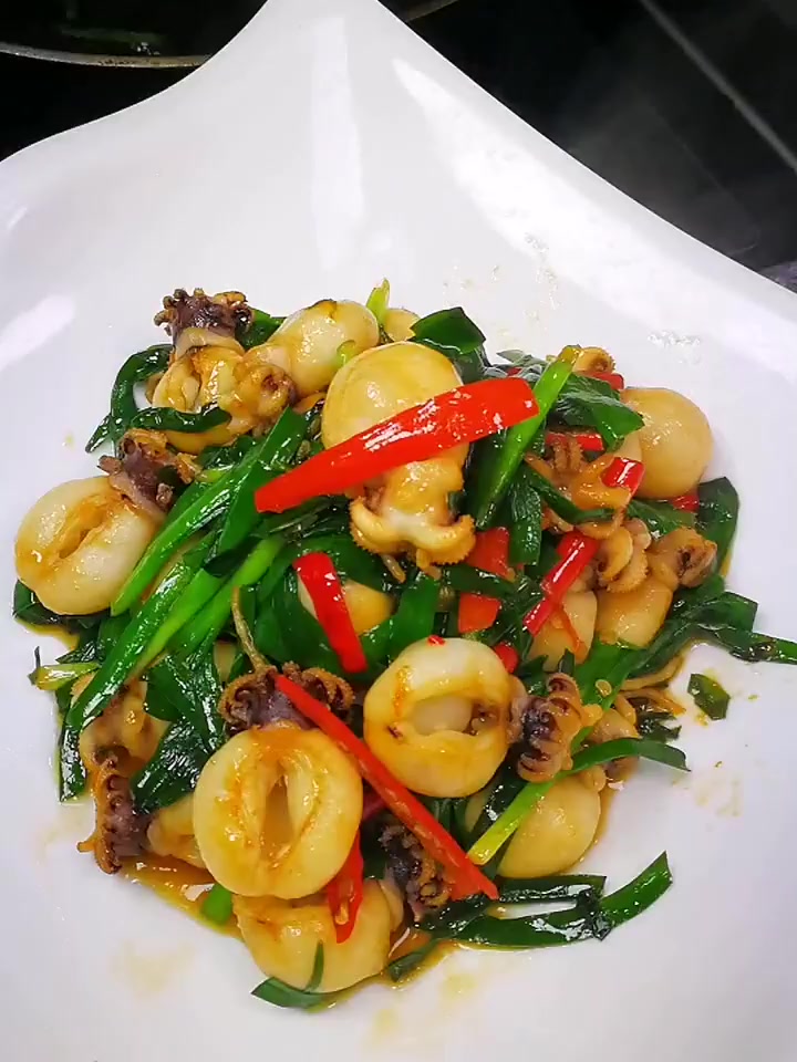 当当鞥韭菜炒墨鱼仔！