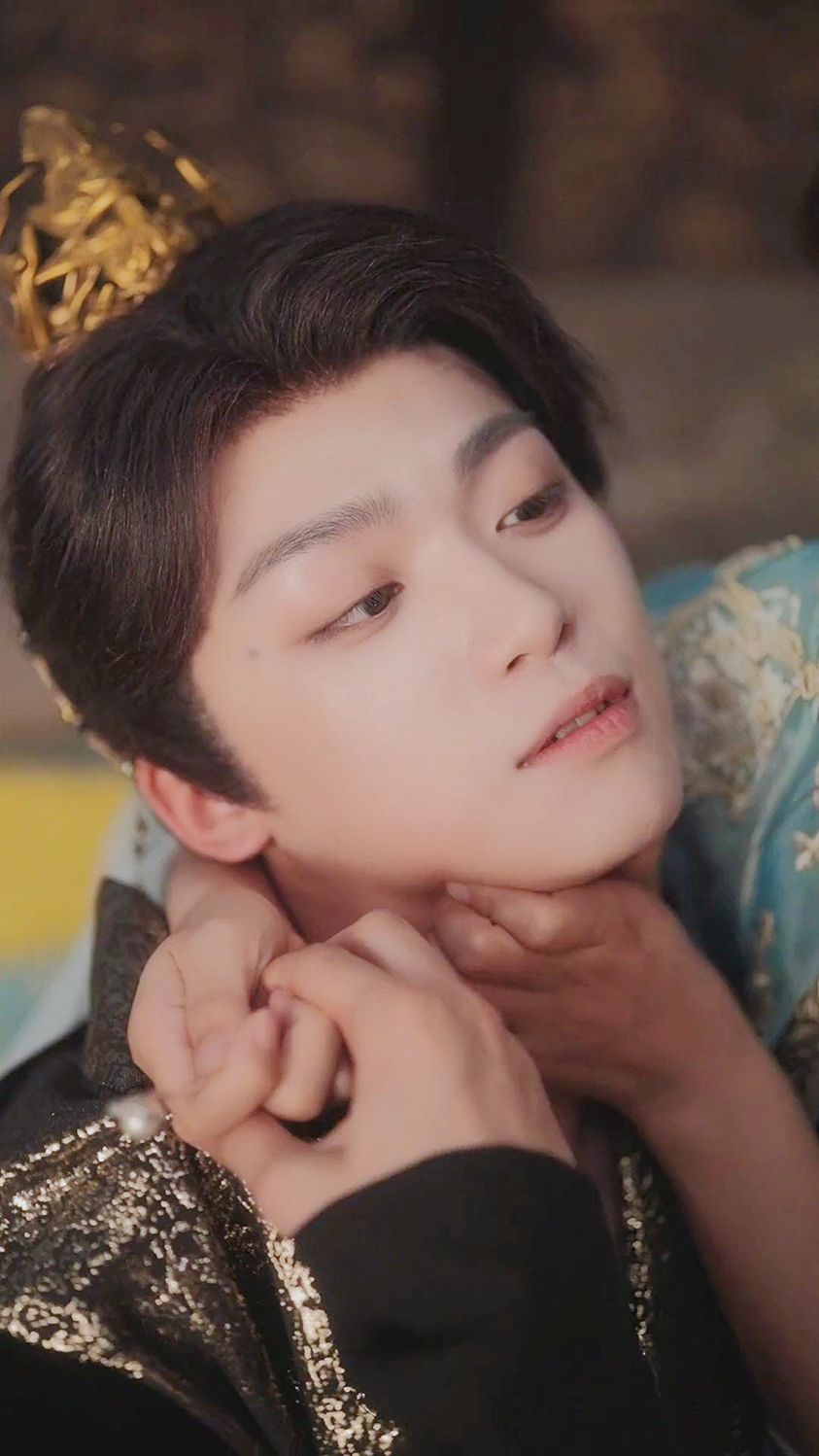 这种女A男O的设定太带感了