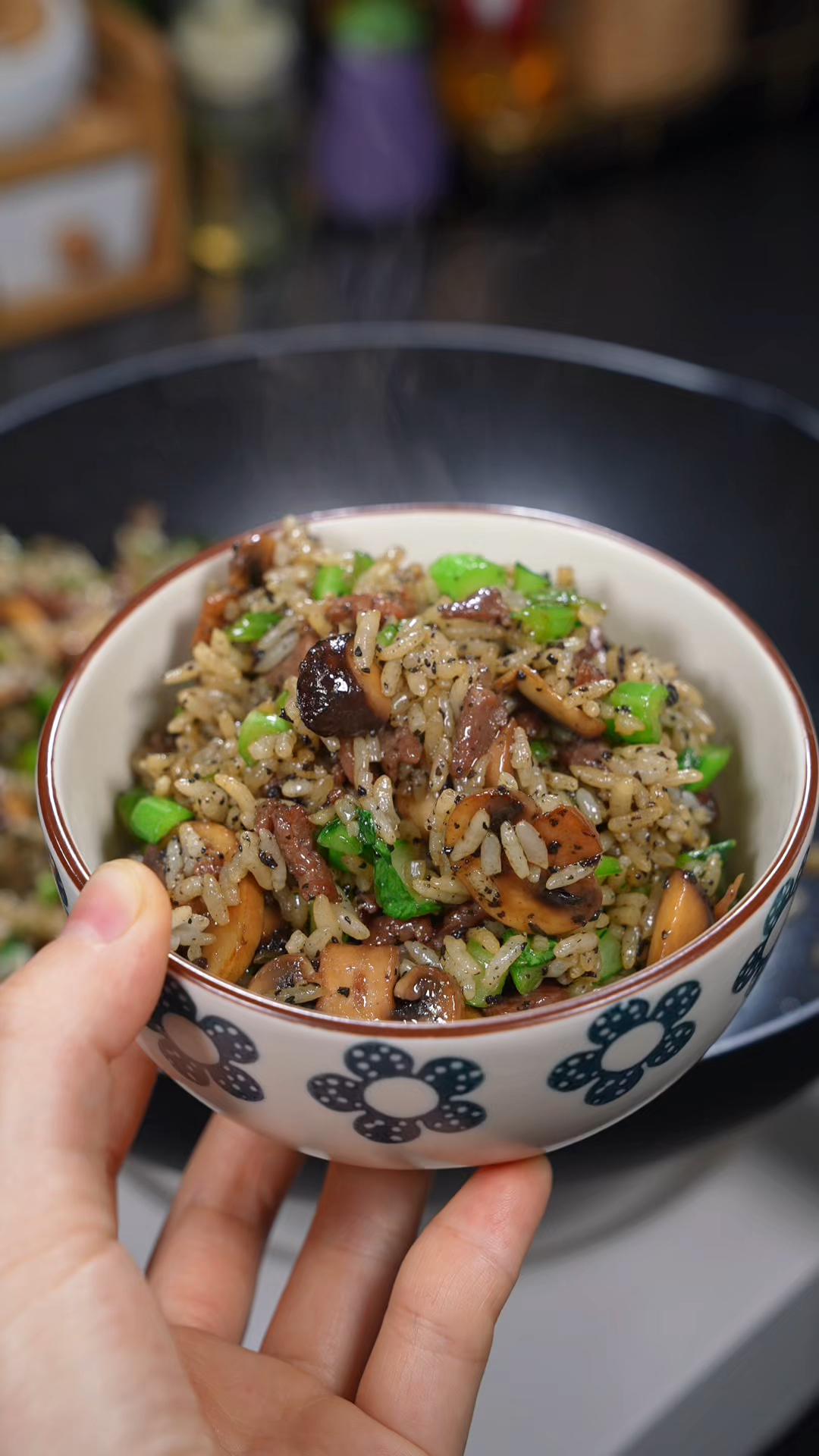 用世界三大美食之一的黑松露，给女儿炒了一份芥蓝牛肉炒饭