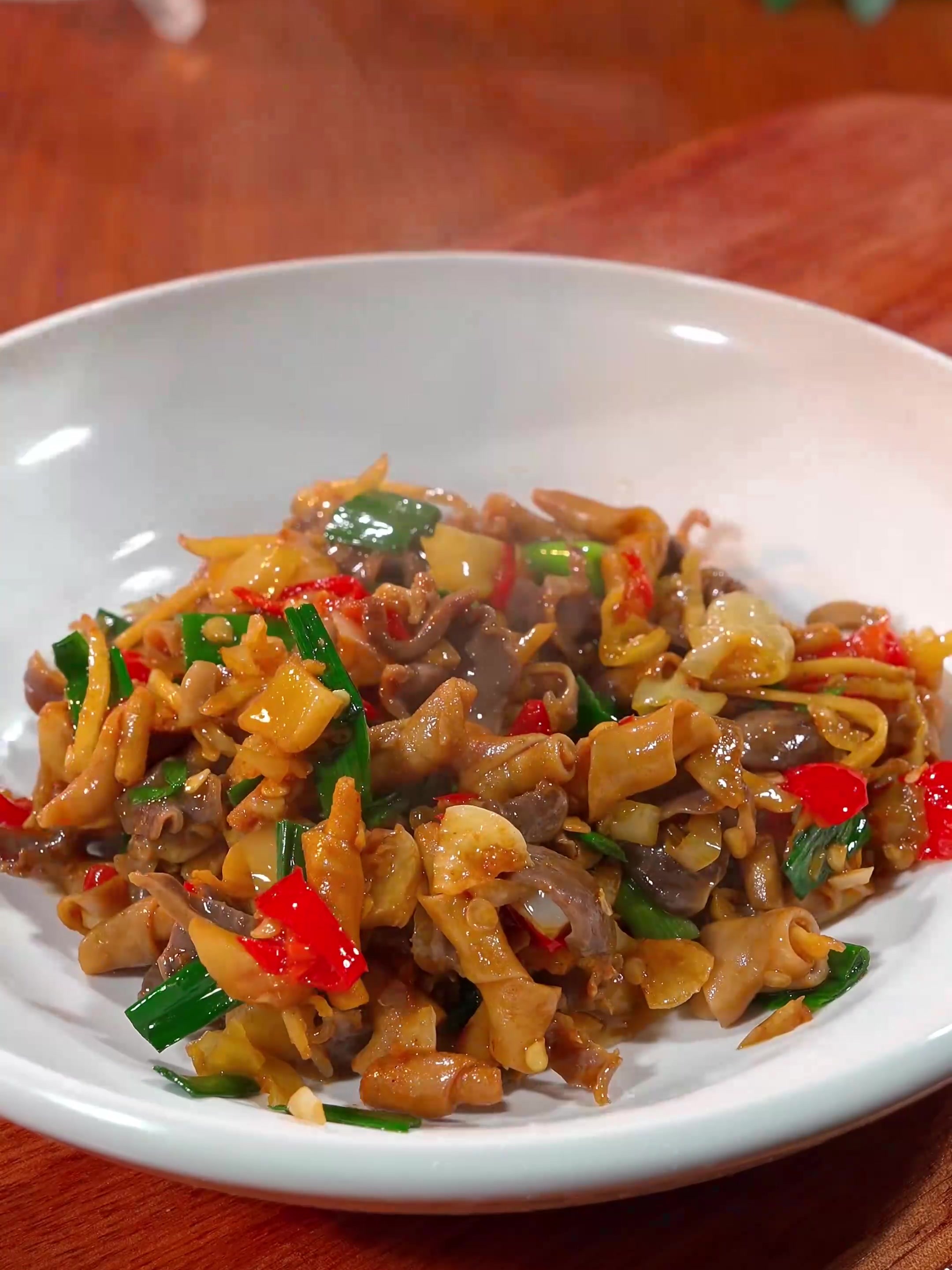 酸辣鸡杂很多人都做不好,今天的做法你可要收藏好！