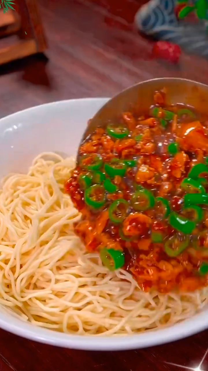 面馆老板教我的十种懒人面条——青椒鸡蛋打卤面